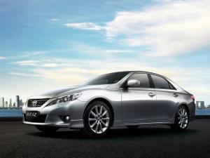 Toyota Reiz 2010 года